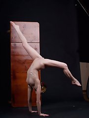 17 pictures - Extreme Nude Gymnastics