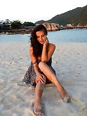 7 pictures - Jasmine Jazz On Kong Island