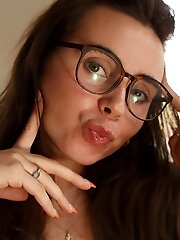 8 pictures - Tyla Jessop Internet Famous Secrets