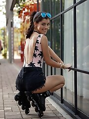 9 pictures - Kate Maze Skates Colombia