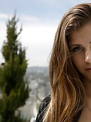 8 pictures - Mazzy Plimpton At Hollywood Tower