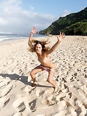 8 pictures - Sonia Clarice On Trashy Beach
